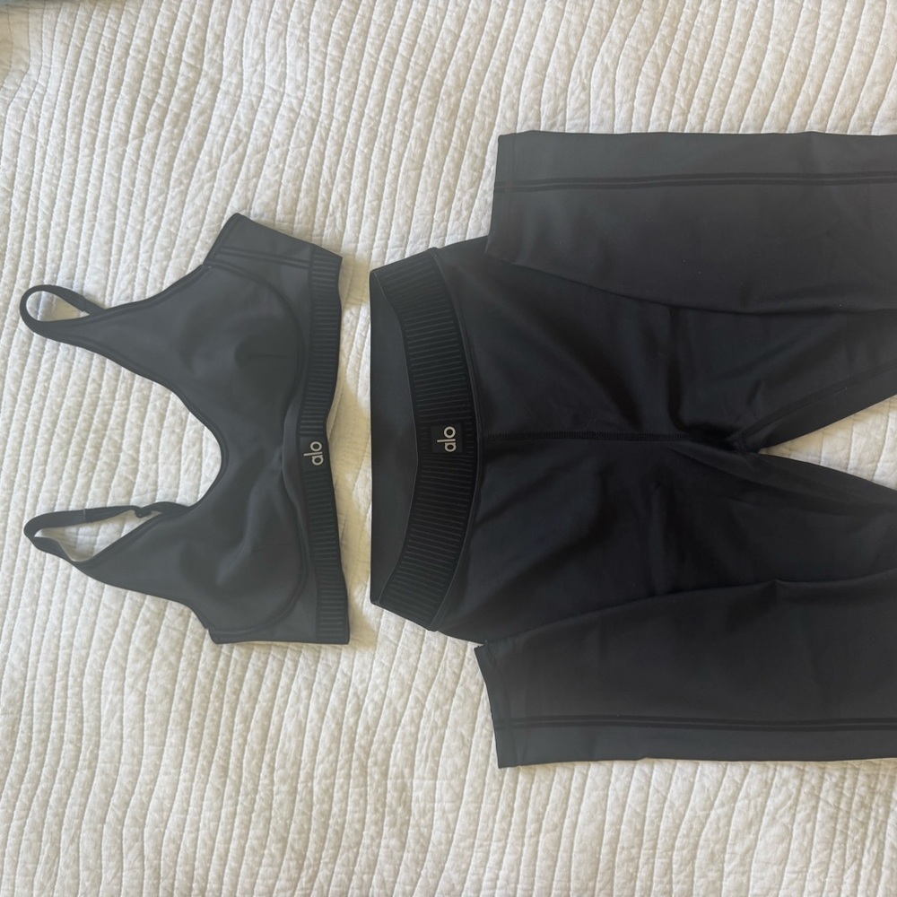 Alo Yoga Airlift Line Up Bra and Leggings Set